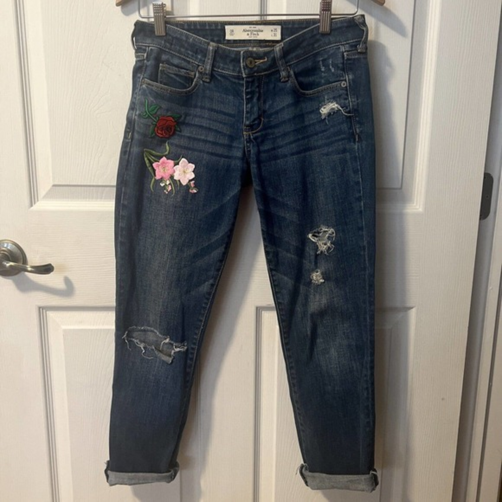 Abercrombie & Fitch Distressed Embroidered Flowers Regular Blue Jeans 25X31